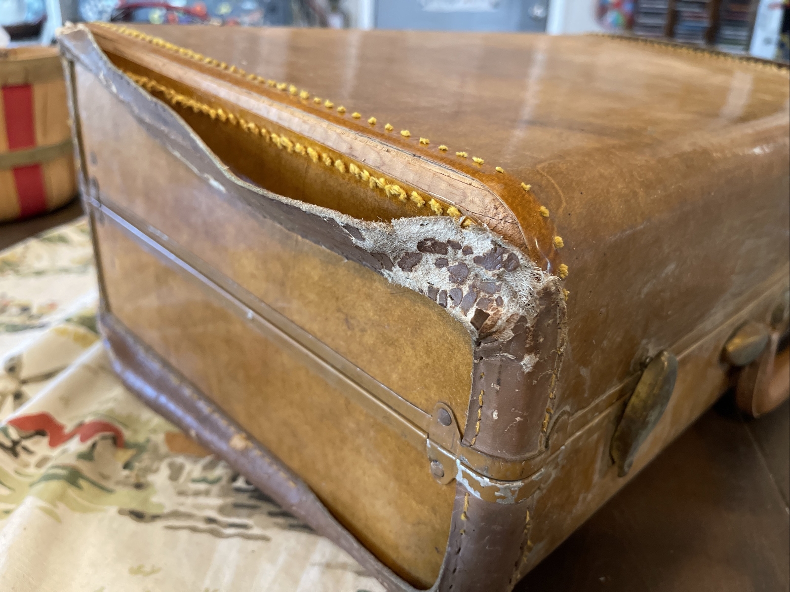 Vintage Samsonite 21” X 13” Leather Hard Shell Suitcase Luggage Loose Binding