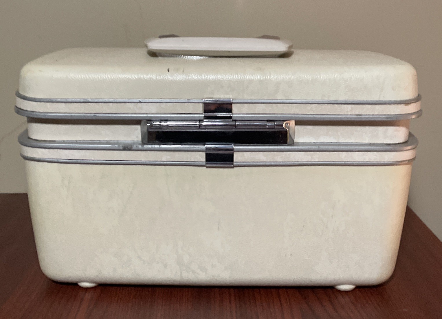 Samsonite Silhouettetrain Case Cream Color No Key