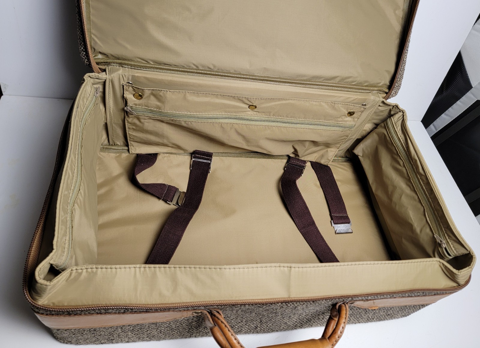VTG Hartmann Brown tweed leather Carryon luggage Suitcase 21” x 13” x 7”