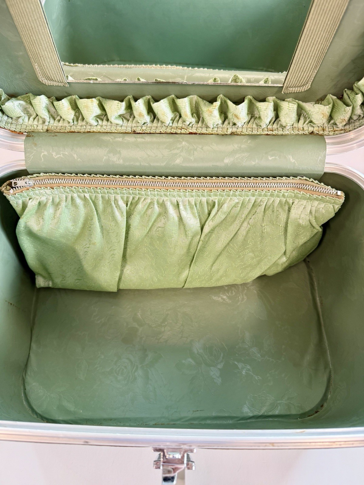 VTG Sears Featherlite Train Case Avocado Green Mid-Century Mod Mirror Luggage