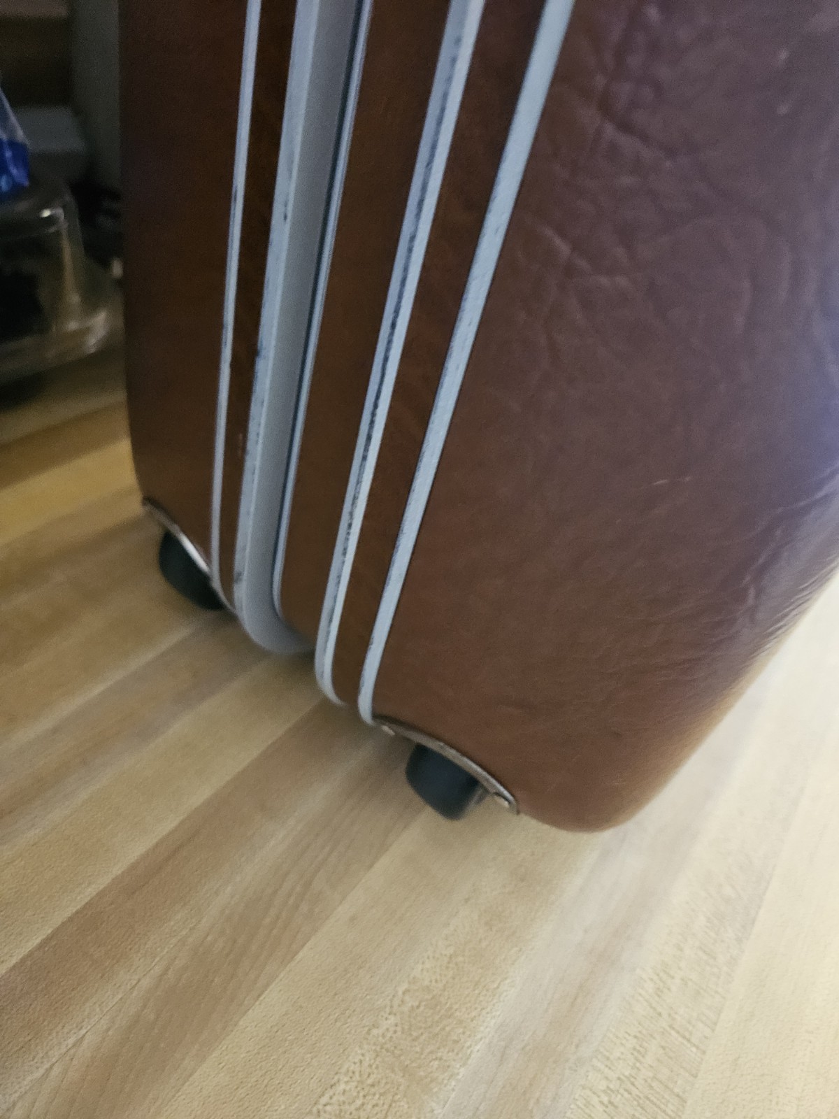 Vintage Samsonite Rich Brown 24” Rolling Suitcase Hard Shell Luggage