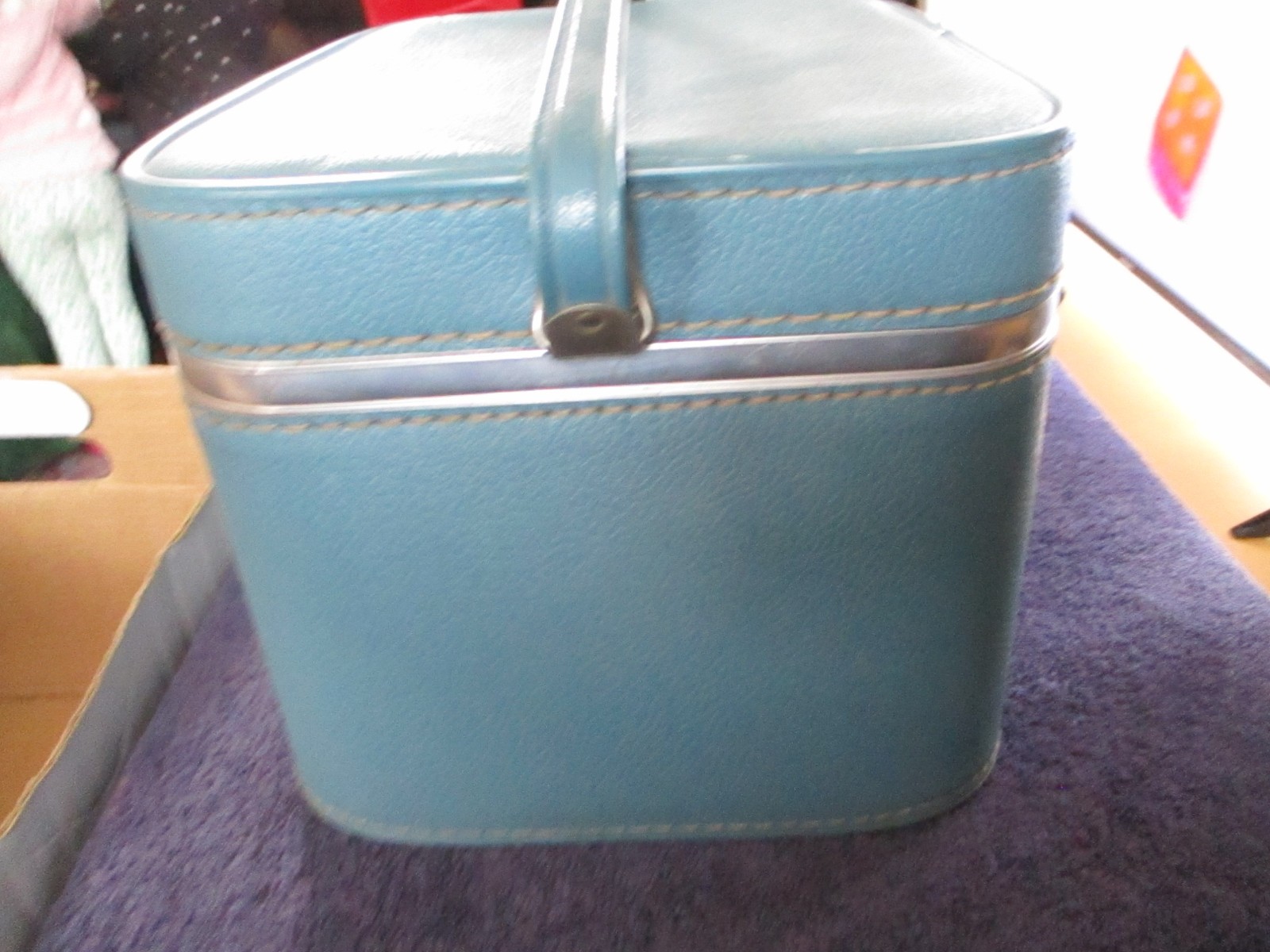 Vintage Imperial Train Case – Blue – 14″ x 10.5″ x 9″ – No Keys – No Mirror