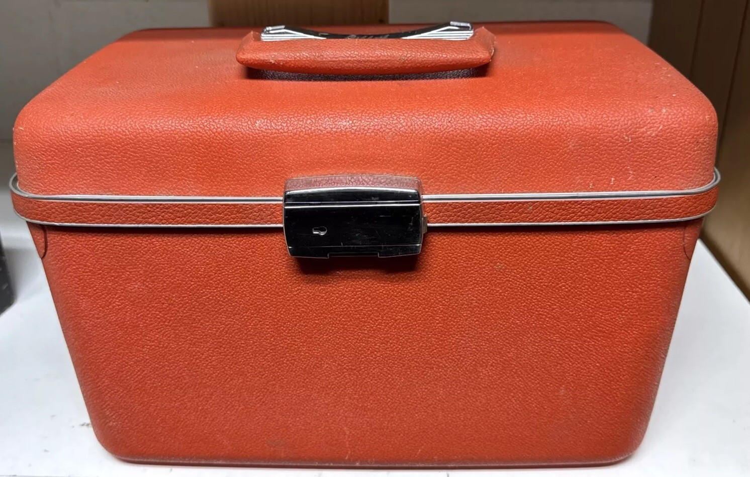 VTG Orange Oshkosh Medium Train Case W/ Insert Hard Plastic Suitcase Luggage