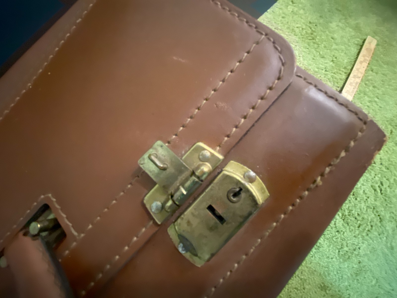 Briefcase Wear Best cowhide leather pilot lawyer 1980’s 18x11x8 has keys