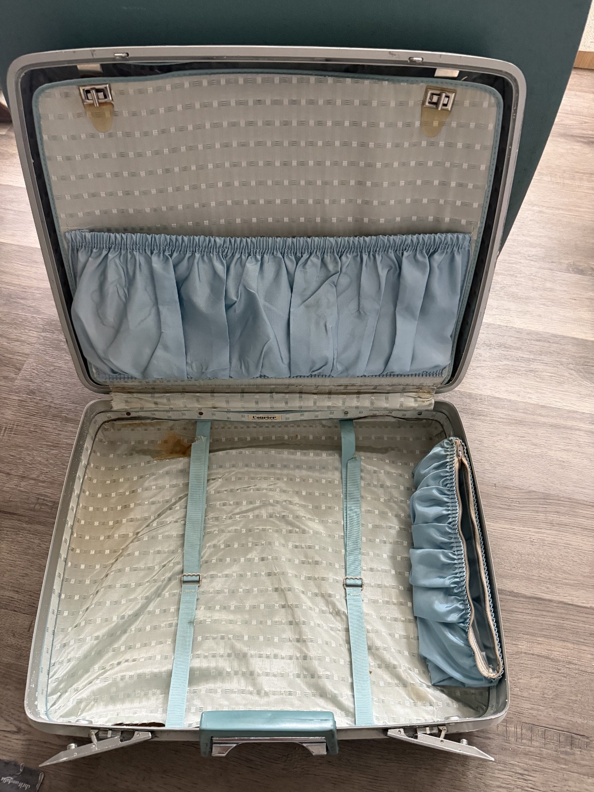 Set of 2 Sears Courier Case Luggage 26″ & 20″ Light Blue No Keys 1960’s 1970’s