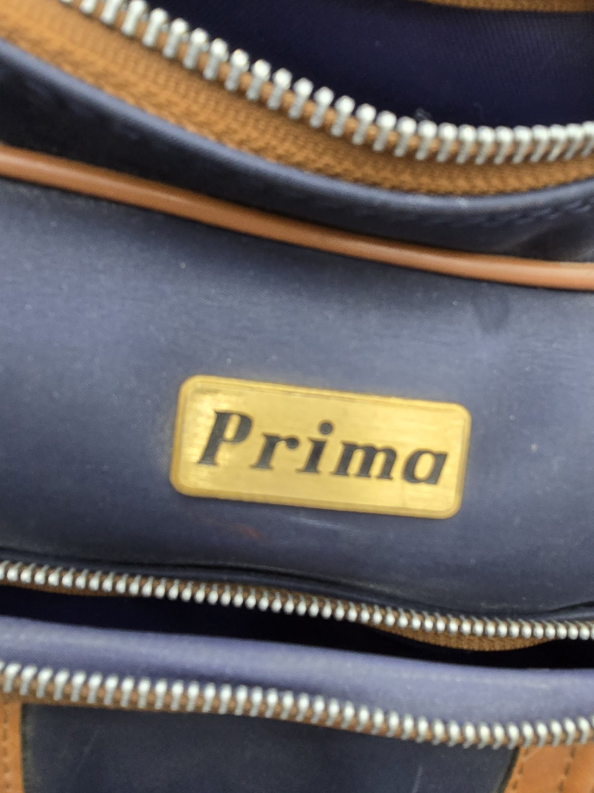 Vintage Prima Travel Bag Leather Shoulder Strap Locking With Key Luggage Zip Up
