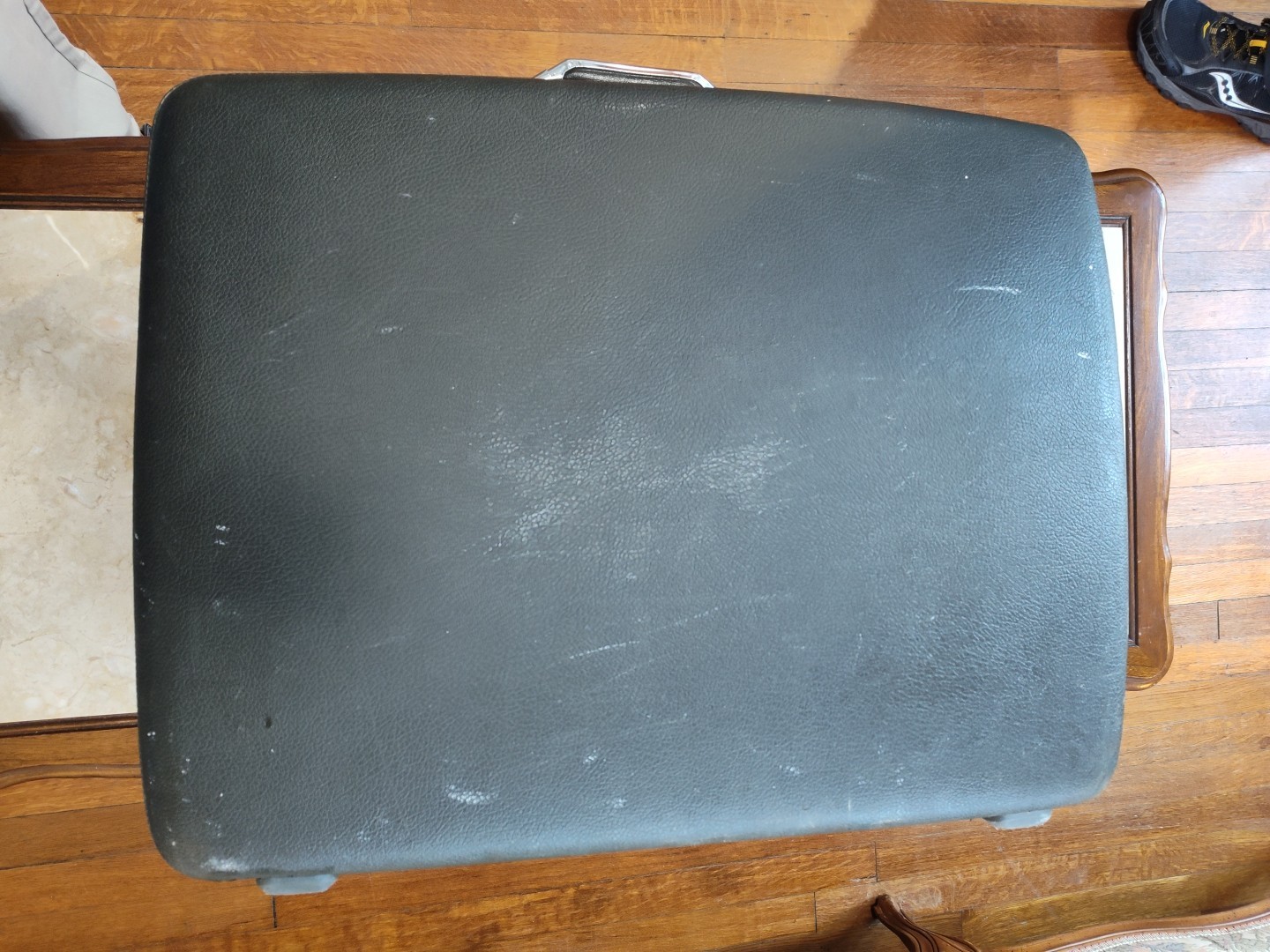 Vintage American Tourister Grey Hard Vinyl Shell Suitcase Luggage 25″X20″X8″