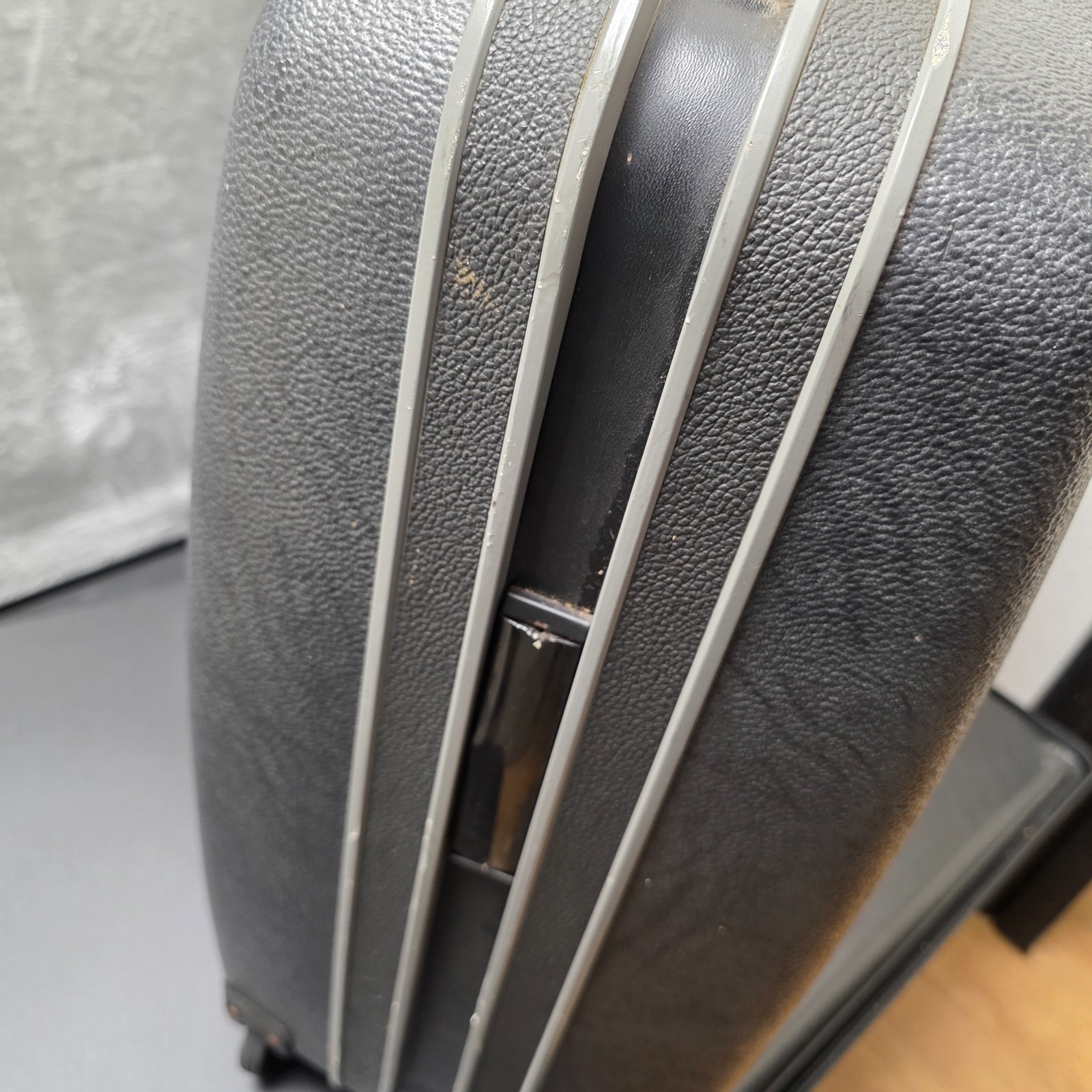 Vintage Samsonite Series 3600 Gray Black Hard Shell Roller Suitcase – 28x20x9