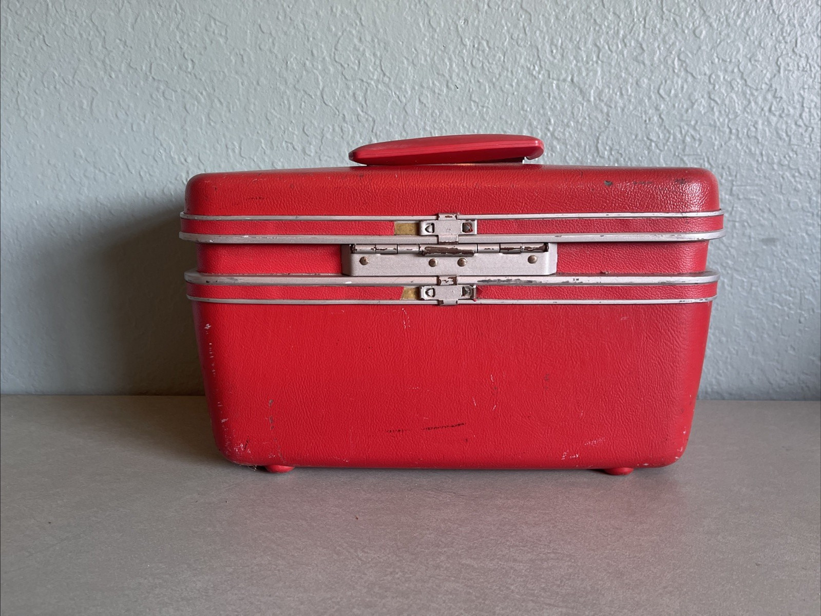 Vintage Samsonite Makeup Case Red Hard Shell Travel Vanity Train Case