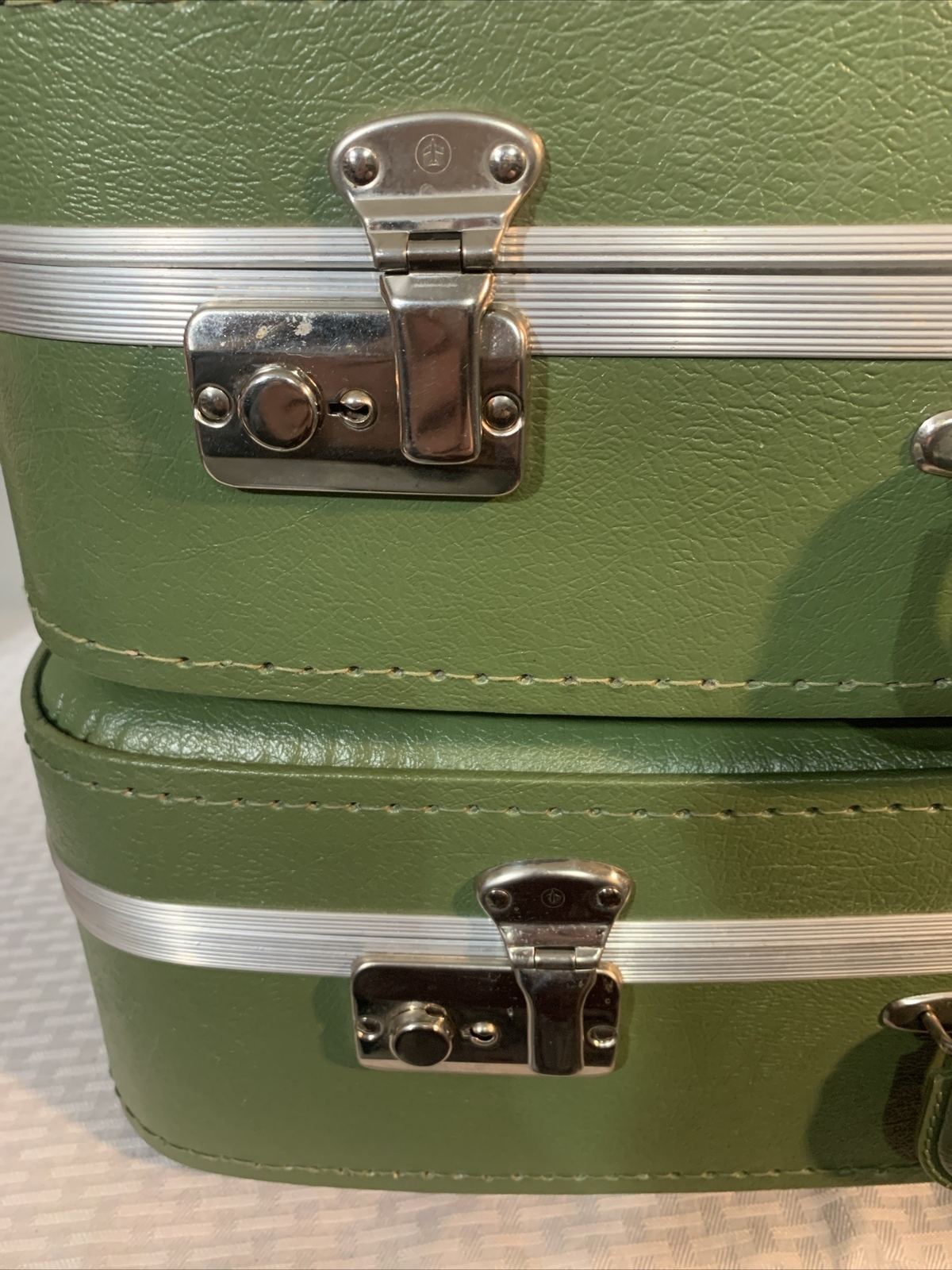 Vintage 2 Piece Train Case Avocado Green Suitcases 20.5” X 14” & 23.5” X 16”
