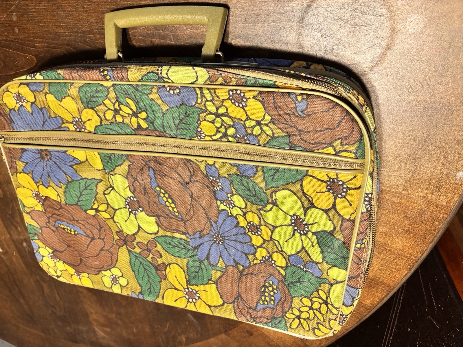Vintage 60s Retro MOD Groovy Flower Power Luggage Suitcase with Key