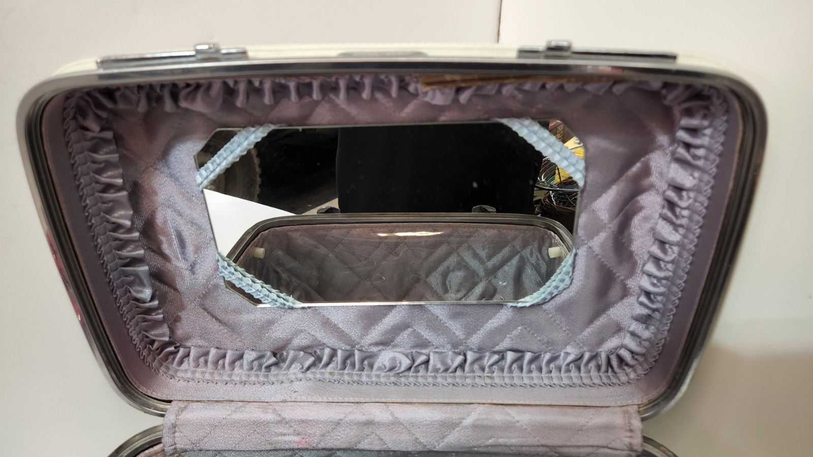American Tourister Tri-Taper travel make up toiletry case With Bakelite Tray Etc