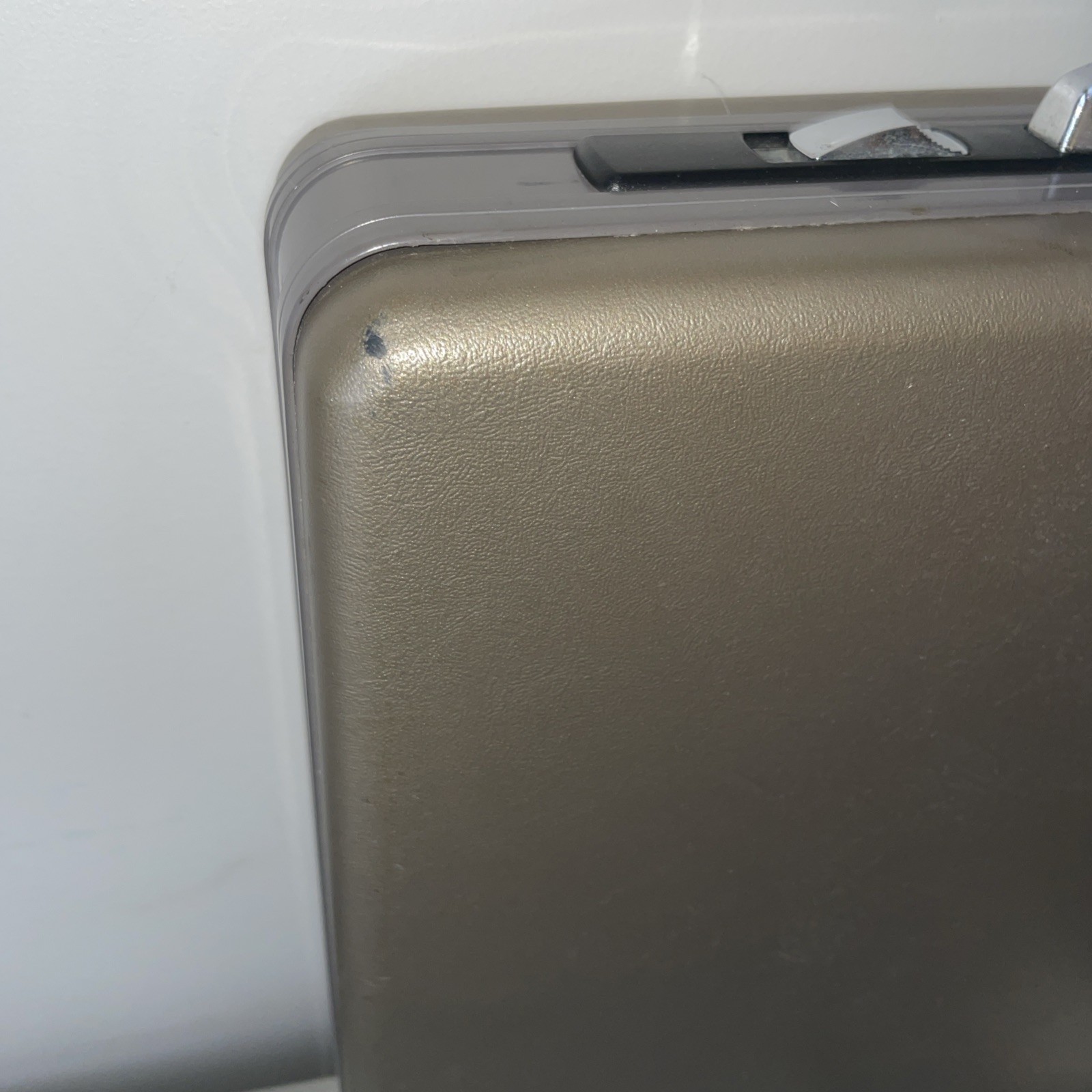 Vtg American Tourister Brief Case Attaché Hard Shell Made In USA w/Key 18×13.5×4