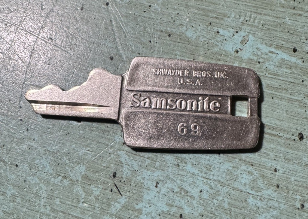 SAMSONITE – 69 – Replacement Key for SIlHOUETTE Luggage