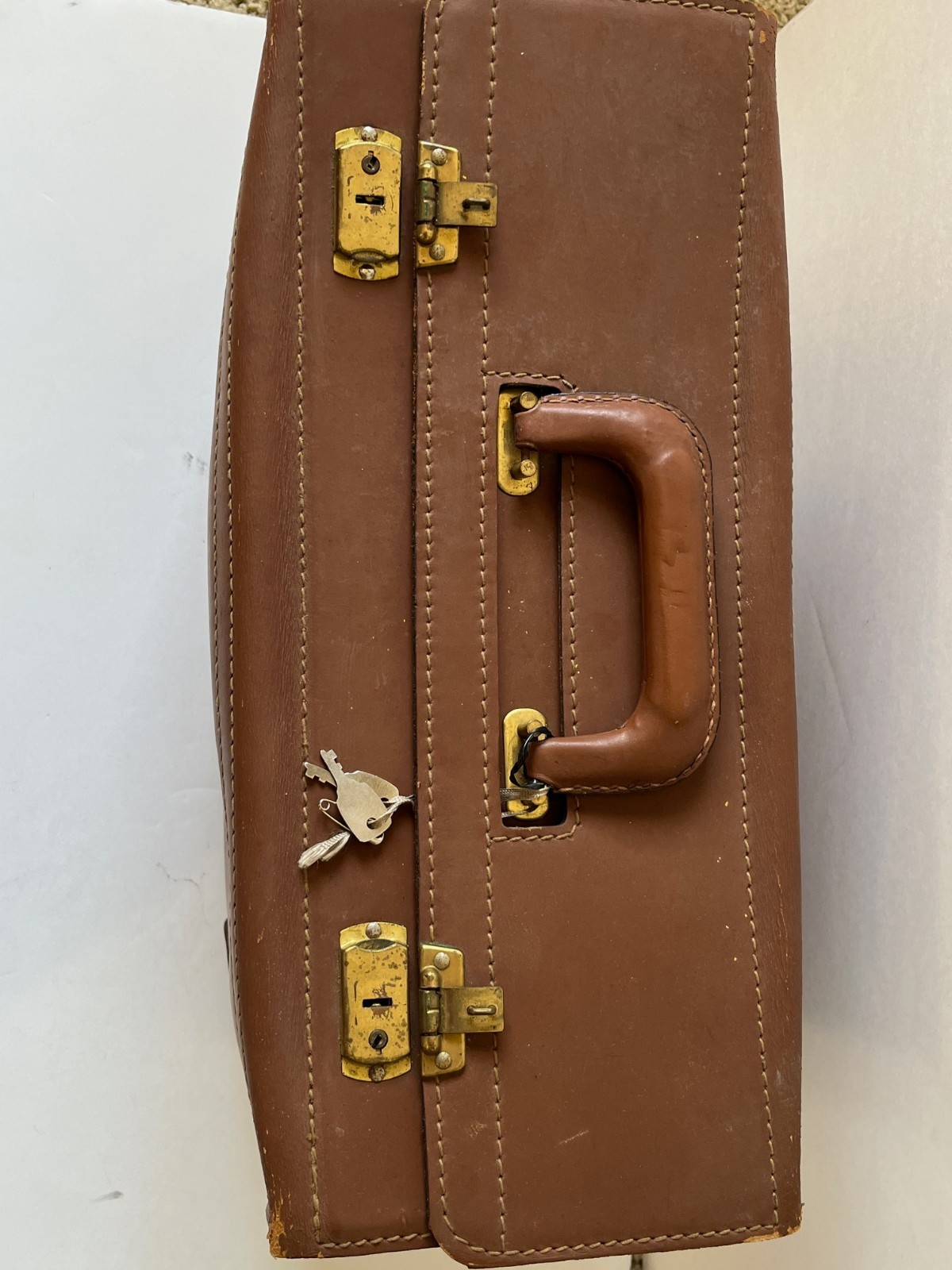 Briefcase Wear Best cowhide leather pilot lawyer 1980’s 18x11x8 has keys