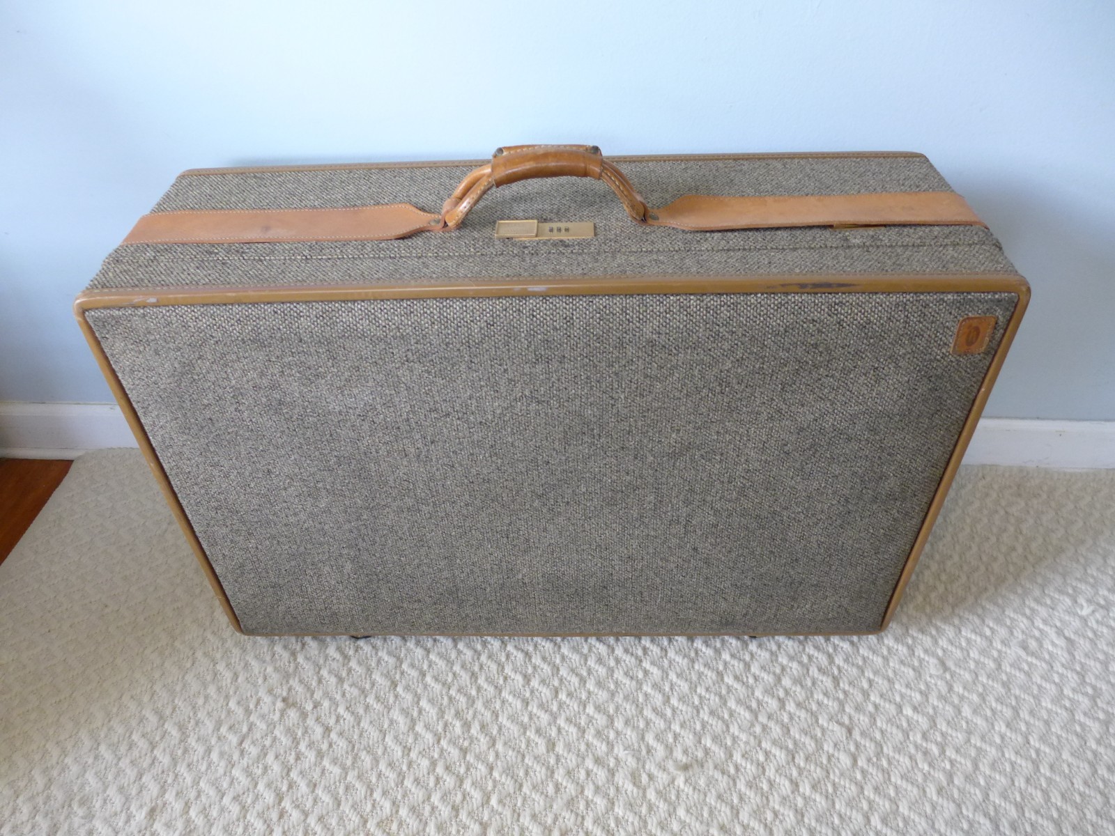 Vintage 32 Inch Hartmann Pullman Tweed Leather Rolling Suitcase Toile Lining XL