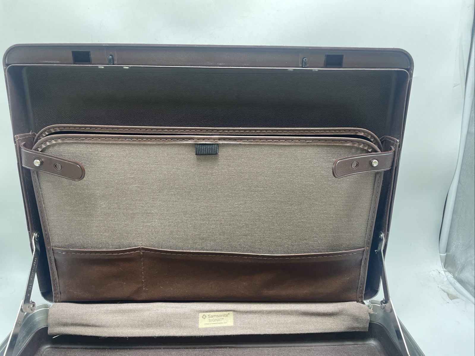 Vintage Samsonite Signat Brown Hard Shell Briefcase w/ 2 Keys/Insert Sealed