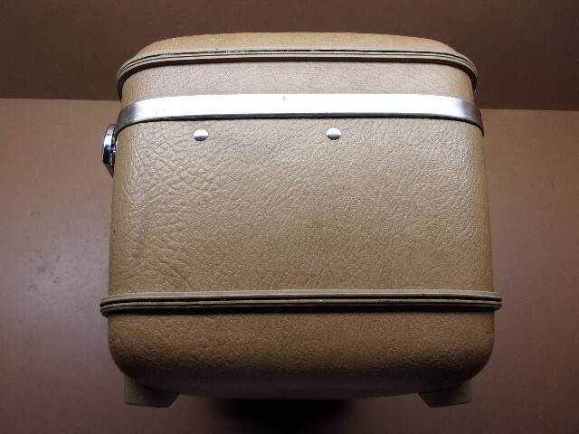 AMERICAN TOURISTER Tan Ladies Make-Up Train Case w/Adjustable Mirror No Key/Tray