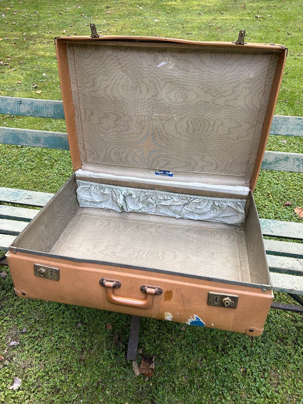 VINTAGE MCM Osborne Flight Suitcase Travel Luggage Heavy Duty Hardboard 27x19x9″
