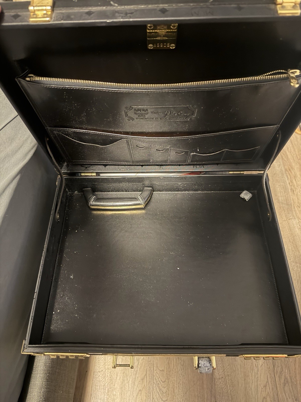 MCM VINTAGE travel case. Heritage series in black with gold-colored fittings.