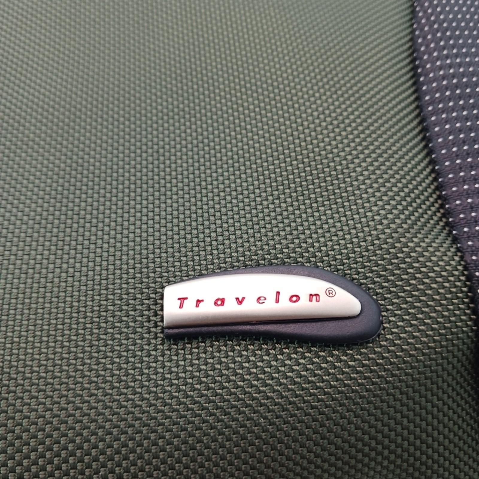 Travelon Troiletry Bag Green Zipper Closure Pockets Vinyl Travel Carry On NWOT
