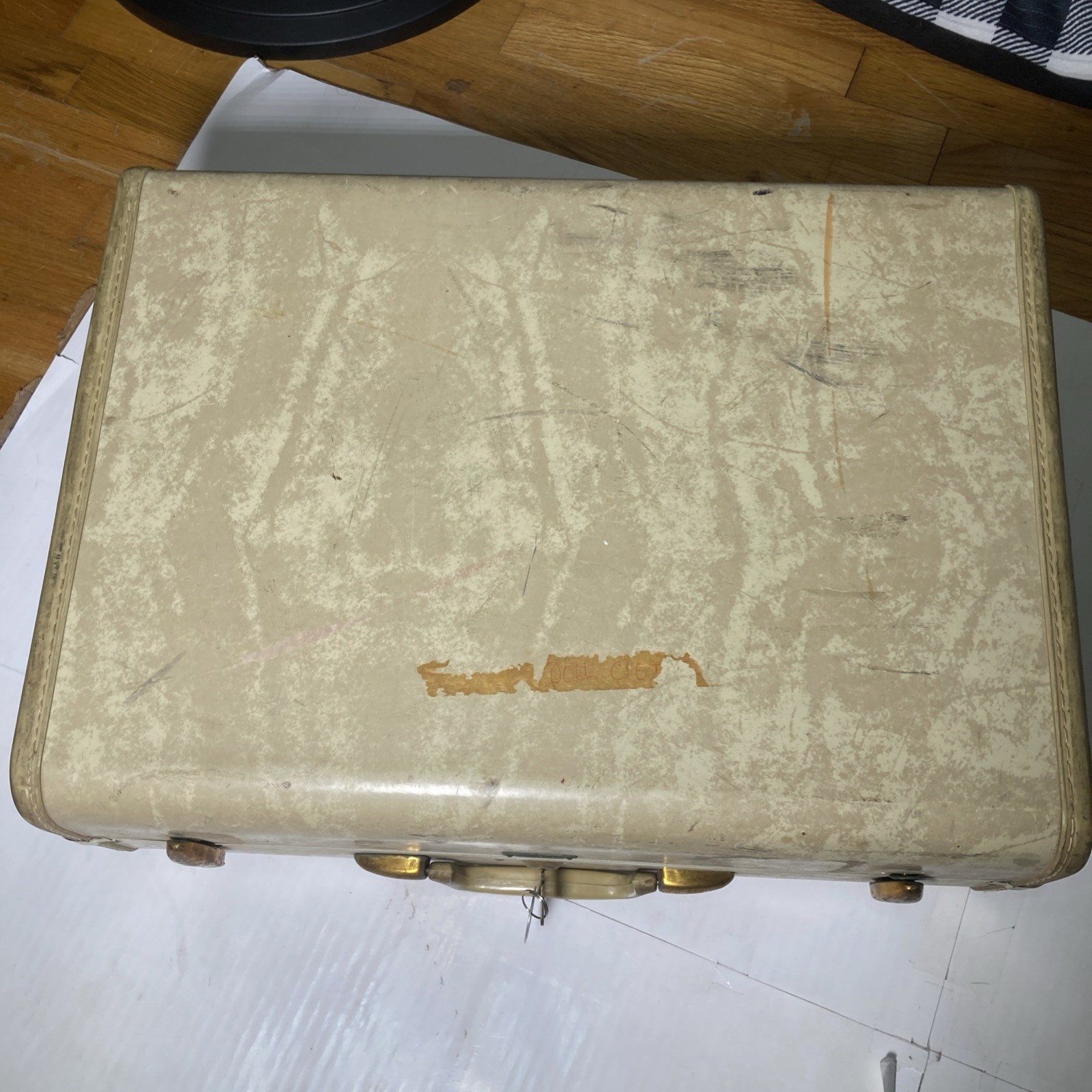 Vintage 1950s Samsonite Shwayder Brothers Marble Cream Suitcase and vanity 2 Set