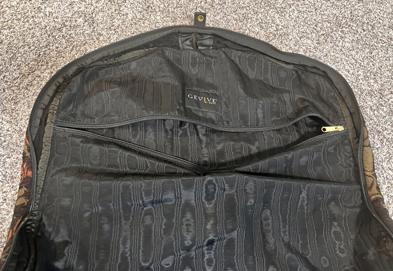 Vintage Gevive By Boyt~Tapestry Garment/Suit Bag~Approx. 48″TX24″W Folded