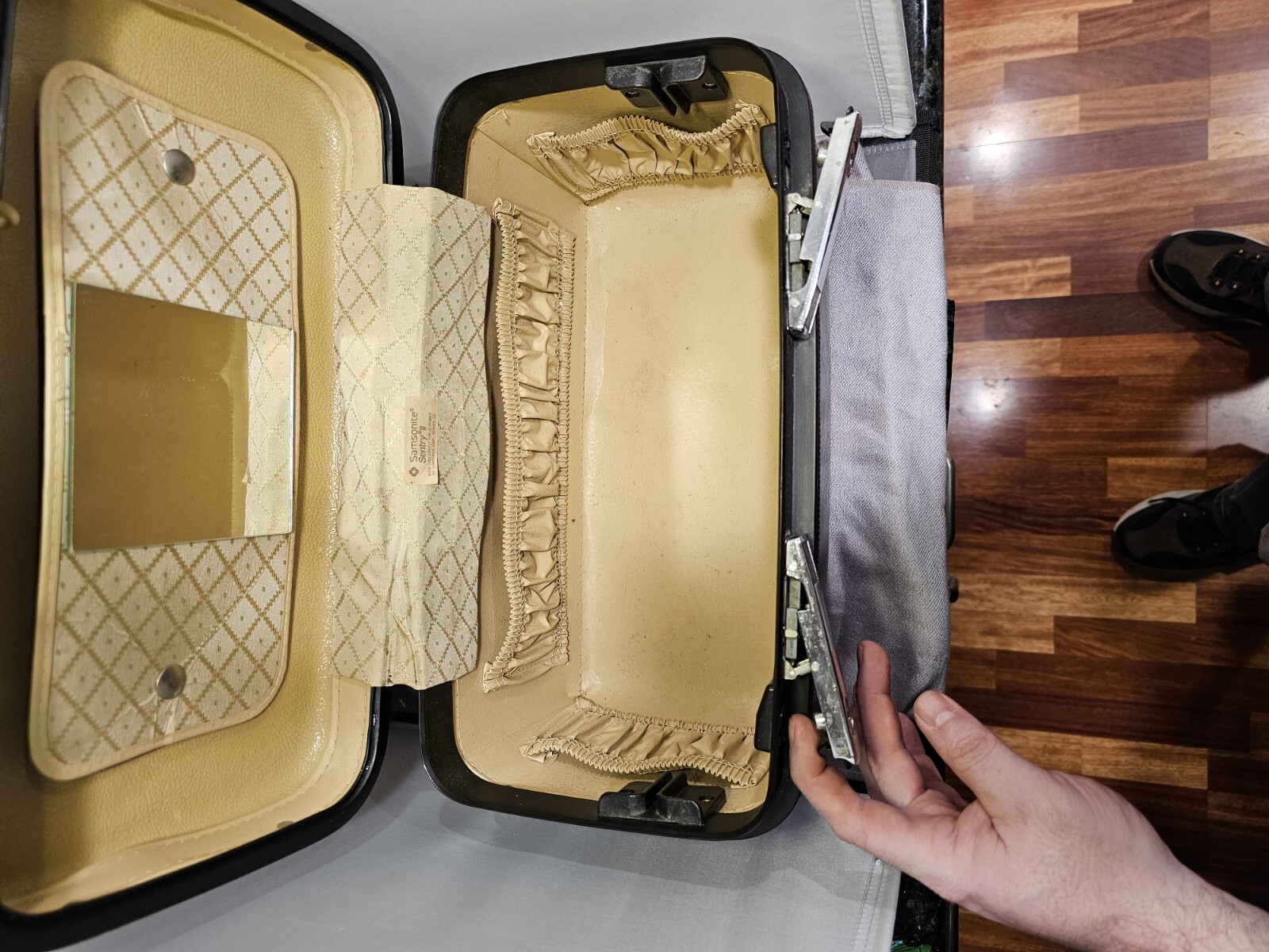 Vintage Samsonite Sentry II Brown Train Hard Makeup Case Mirror And Tray, No Key