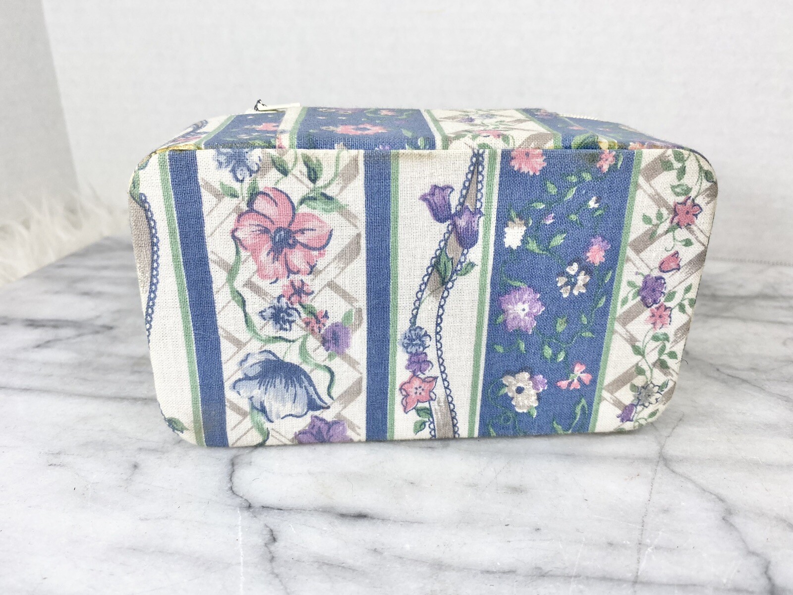 Vintage Jewelry case travel box Zip Around Storage Floral 80s flowers small