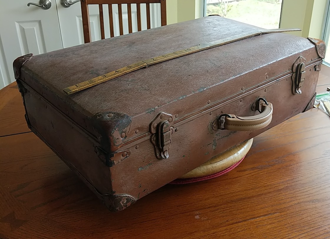Suitcase Vtg 22x13x7 hardside retail display store photo prop Old c1920 antique
