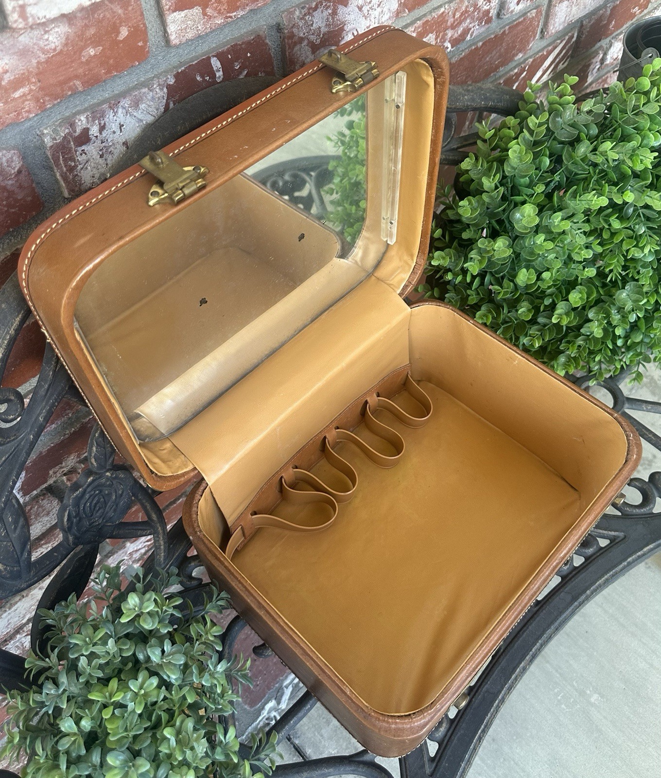 Vintage Stylite Vanity Train Case; Burnt Caramel W/Dark Tan Interior & Mirror