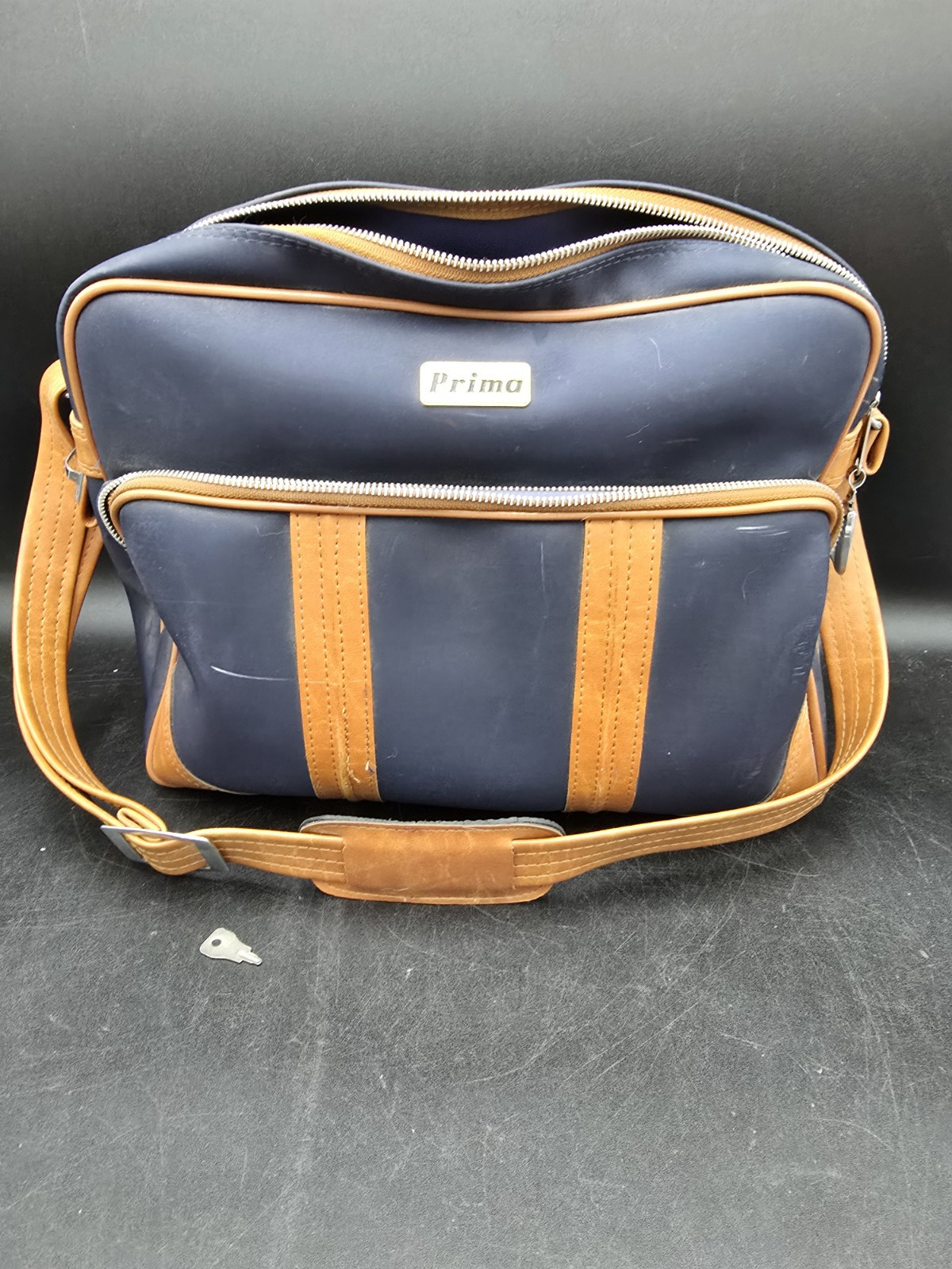 Vintage Prima Travel Bag Leather Shoulder Strap Locking With Key Luggage Zip Up
