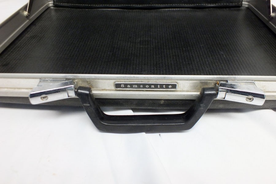 Vintage Samsonite Thin Briefcase Laptop Holder Case Falling Down 17 x 12.5 x 3