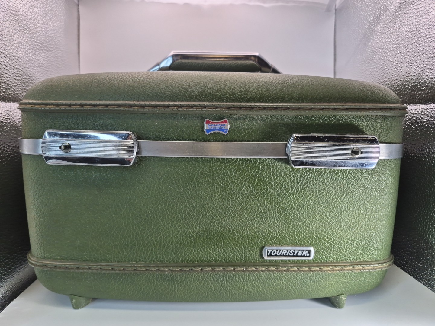 VIntage American Tourister Escort Train Case Avocado Green Ruffle Floral Liner