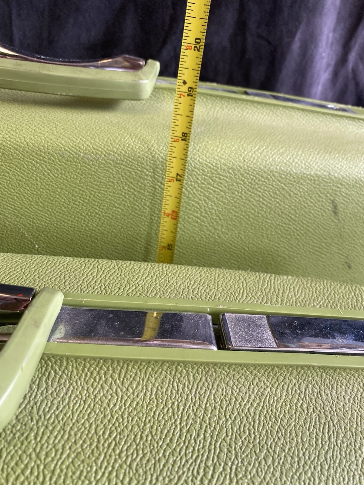 VTG Pair of Samsonite Saturn Avocado Lime Green Hard Shell 24” and 22″ Suitcases