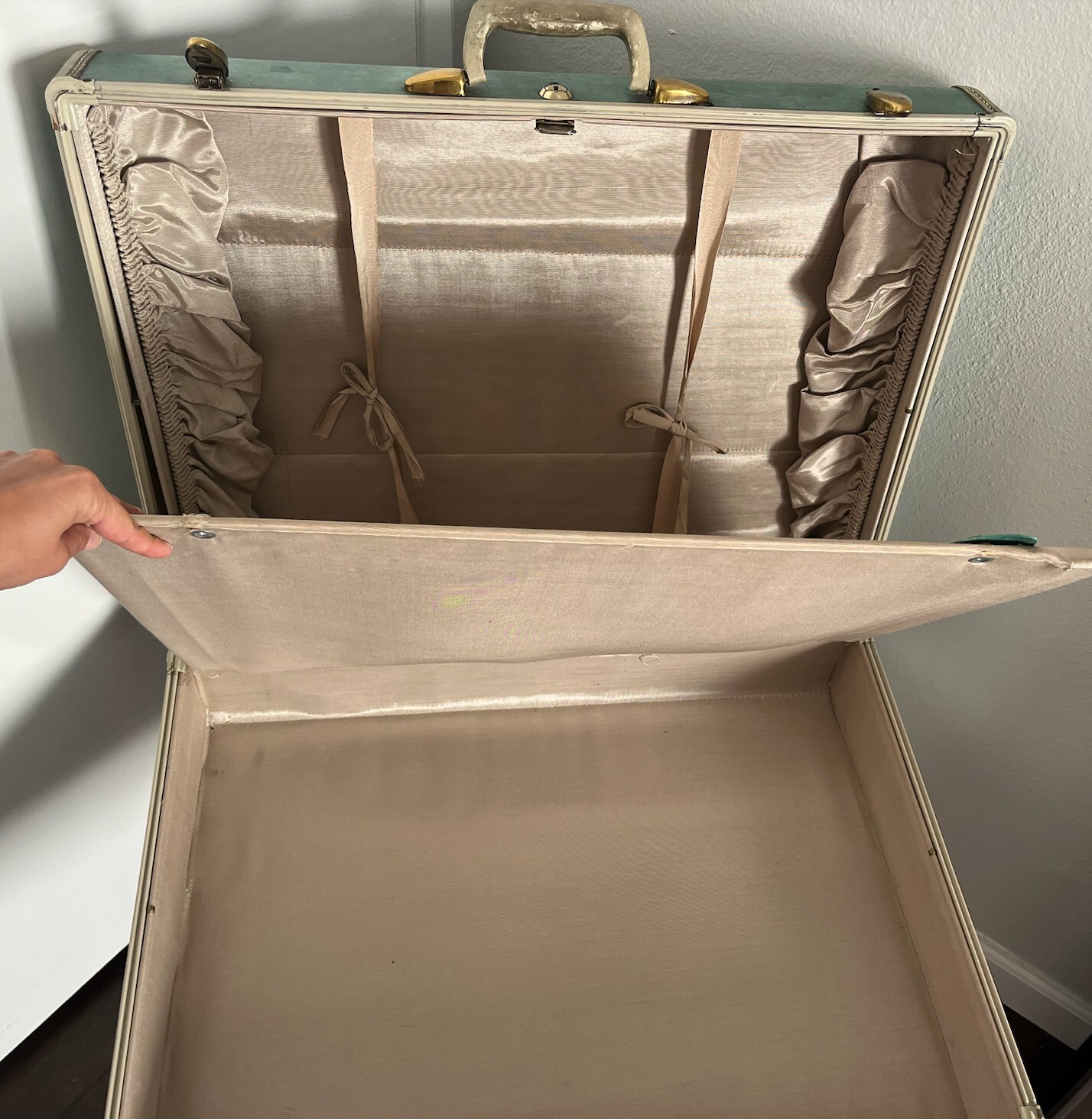 Vintage Brown/Tan Samsonite Shwayder Hard Shell Luggage Suitcase – No Key