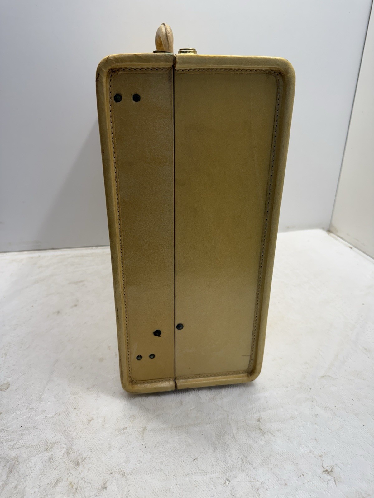 Rare Oshkosh Suitcase With Wooden Hangers, Key & Suitcase Cover 23”x18”X8”