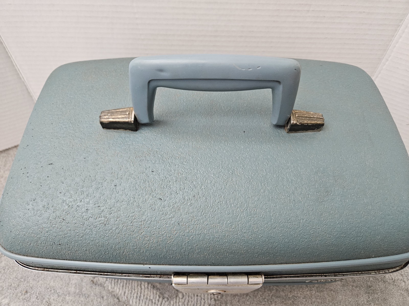 Vintage Socialite 60 Blue Train Case – Hard Sided with Mirror And Tray Insert
