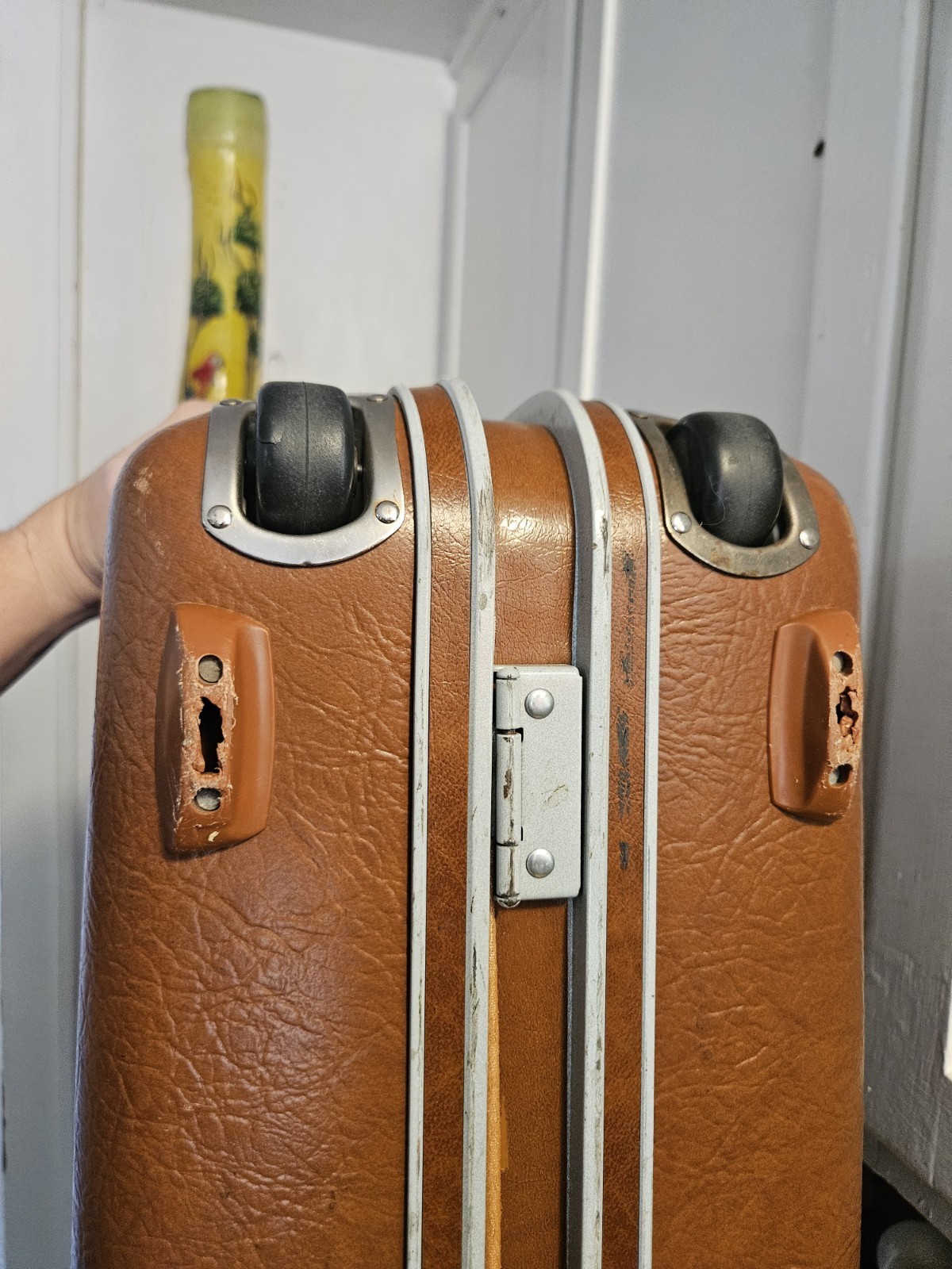 Vintage Samsonite Rich Brown 24” Rolling Suitcase Hard Shell Luggage