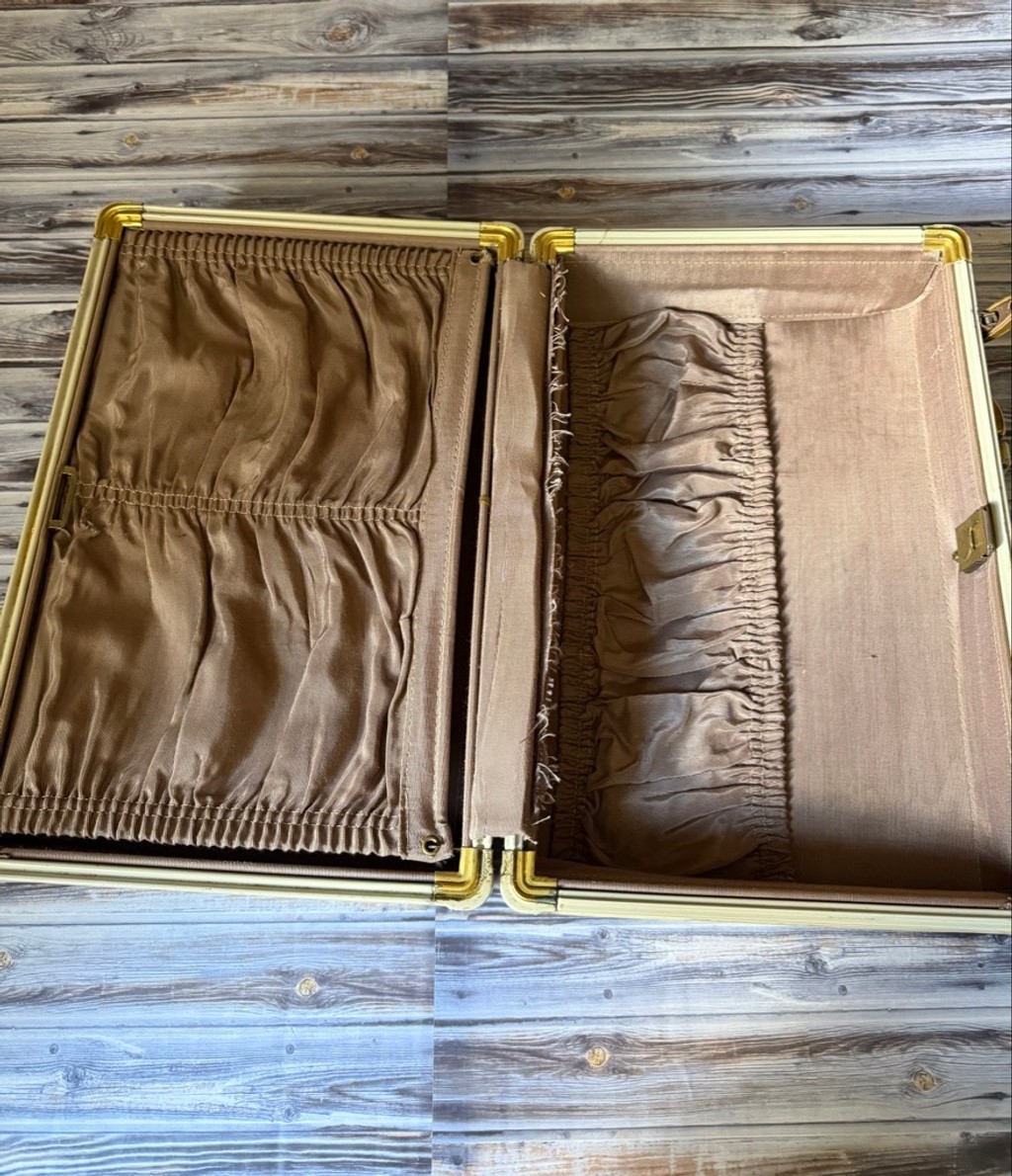Vintage antique 50s Samsonite Shwayder Marble Cream train case Hardcase Luggage