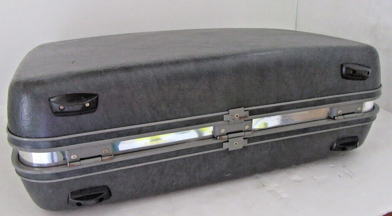 Vintage Samsonite Profile II Hardside 23″ x 17″ Suitcase with Key Gray