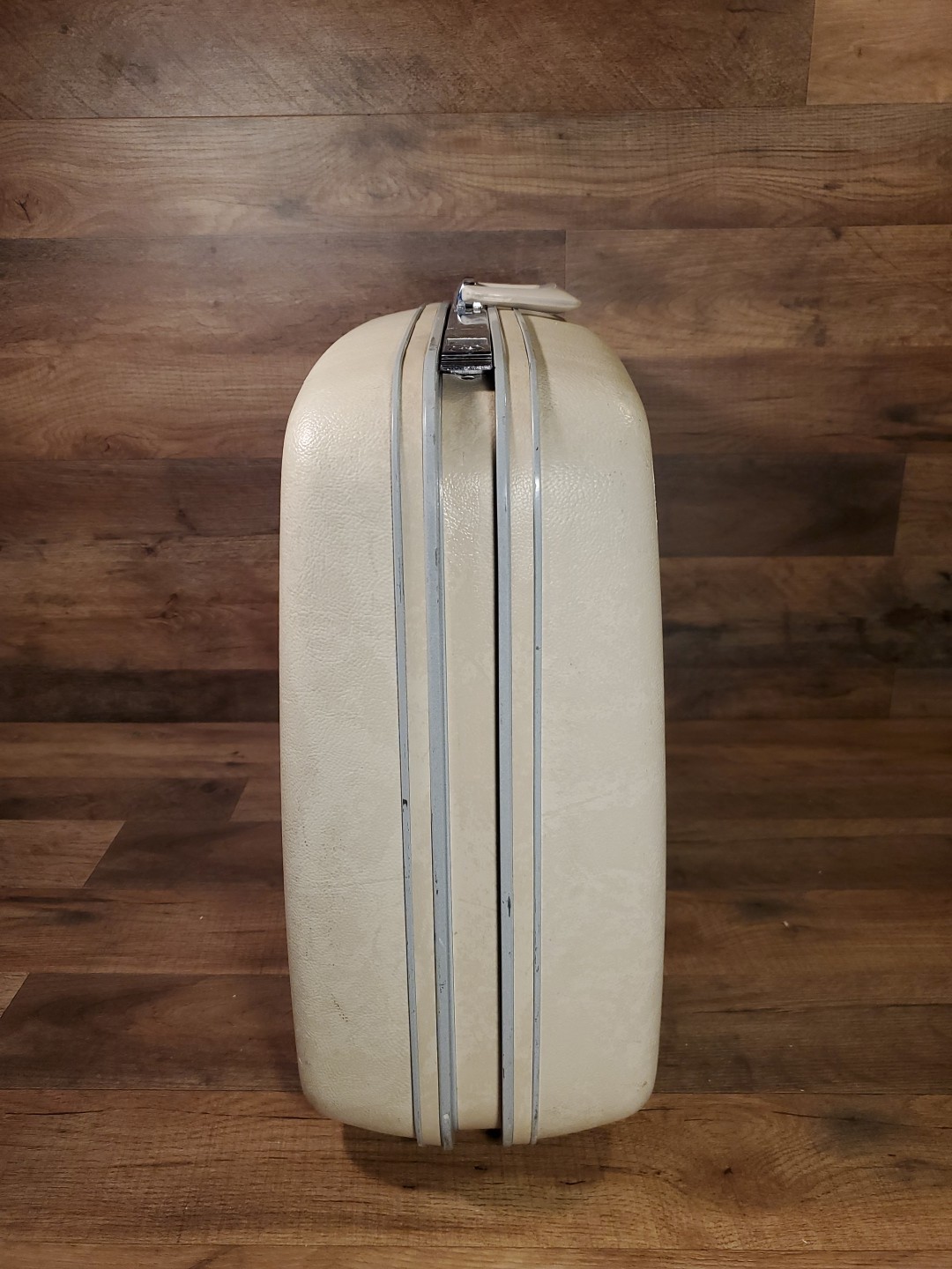 Vintage Samsonite Silhouette White Hard Shell Luggage 20” x 16” x 7”