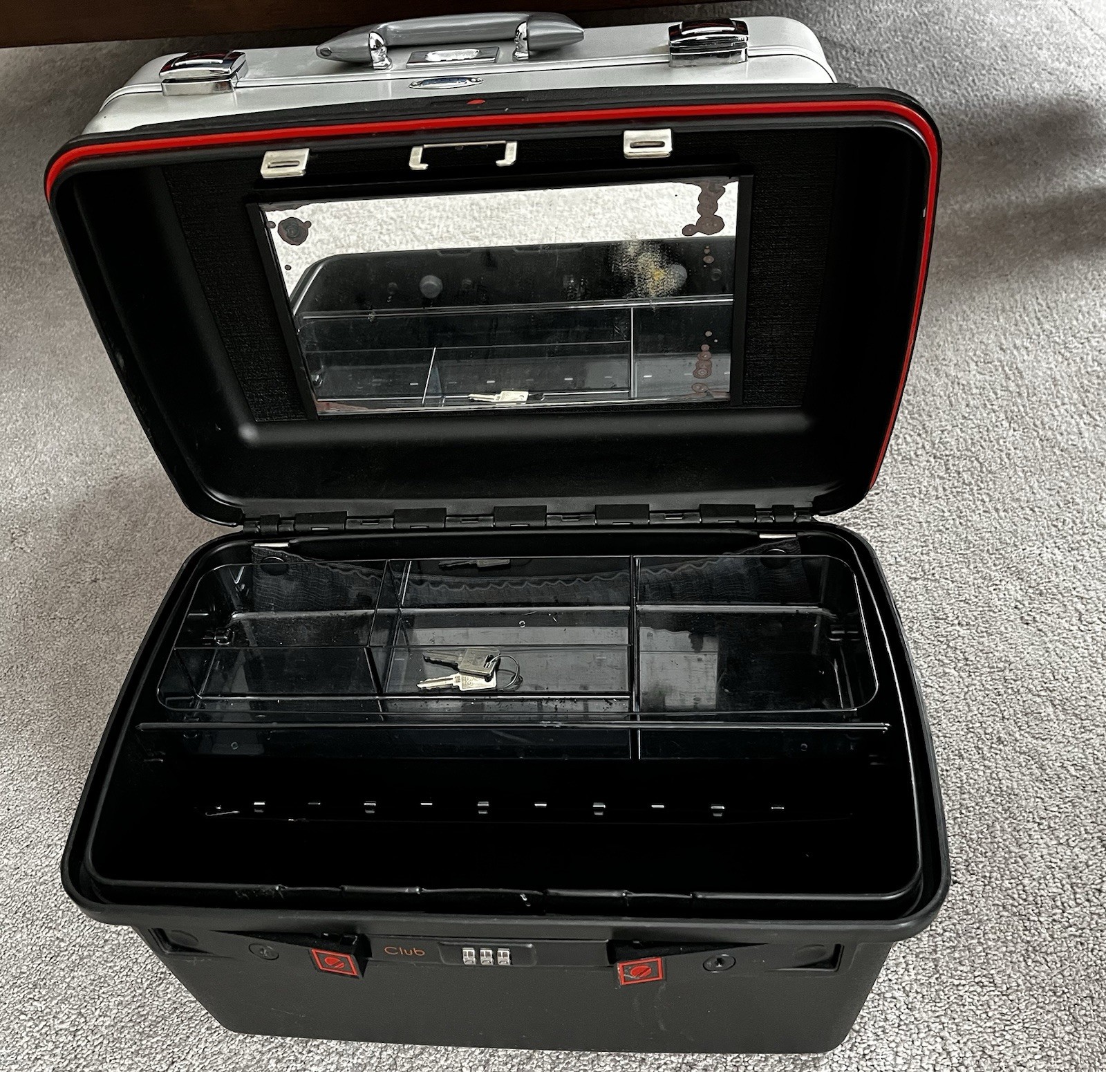 VTG Delsey Hard Side Train Case Black Beauty Makeup Combination Lockable w/ Keys