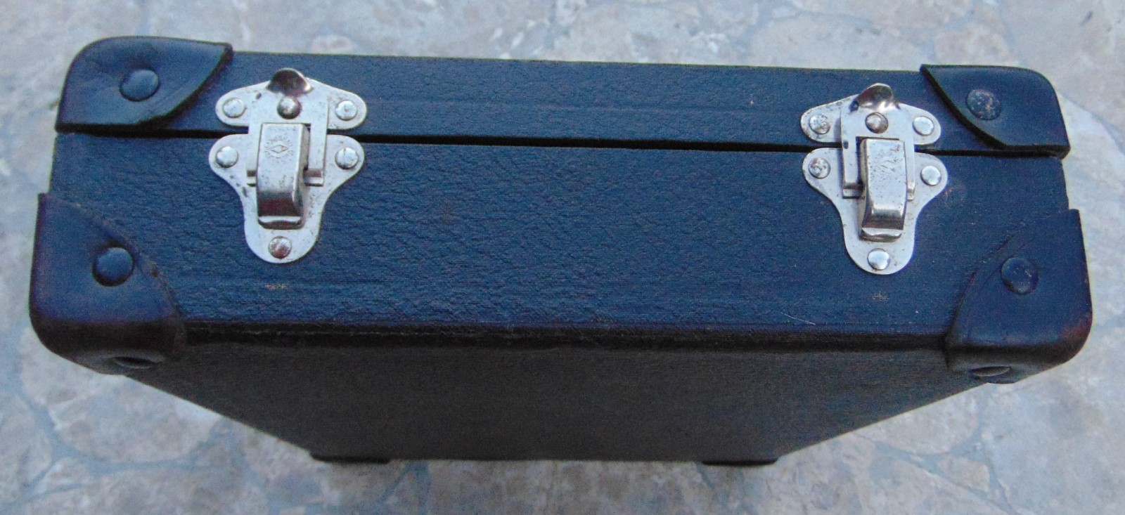 ANTIQUE TRAVEL CASE~WOOD~FAUX LEATHER COVER ~ LEATHER CORNERS & HANDLE~ 10x13x3