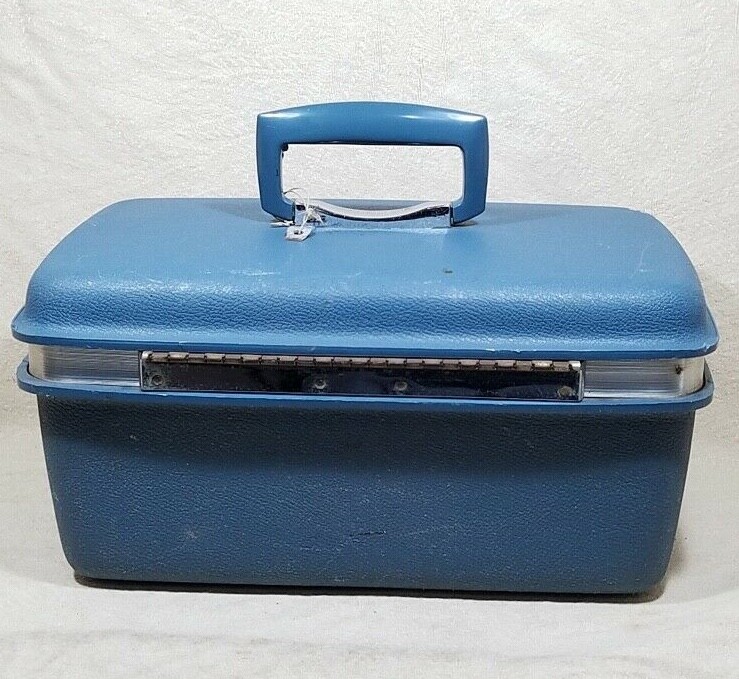 VINTAGE ROYAL TRAVELLER AURORA BLUE BATHROOM COMPARTMENT MAKE UP LUGGAGE CASE
