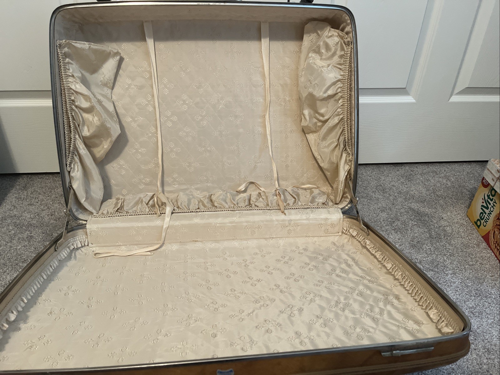 Vintage American Tourister Escort Suitcase With Keys