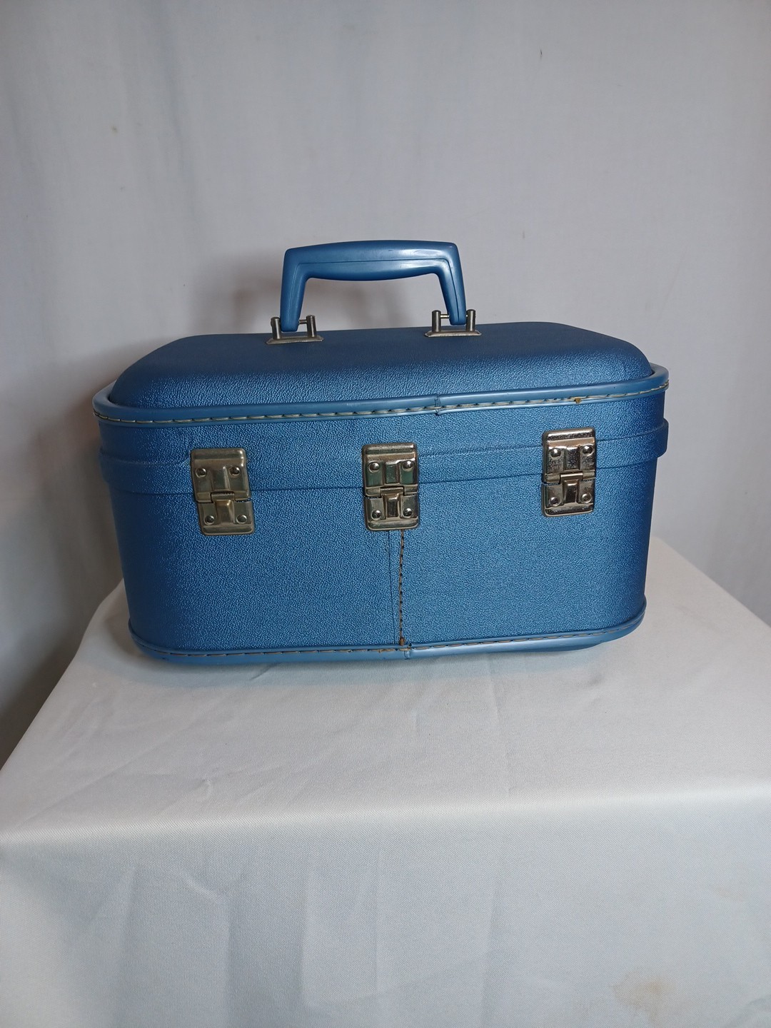 Vintage Trojan Blue Hard Shell Overnight Train Case Luggage