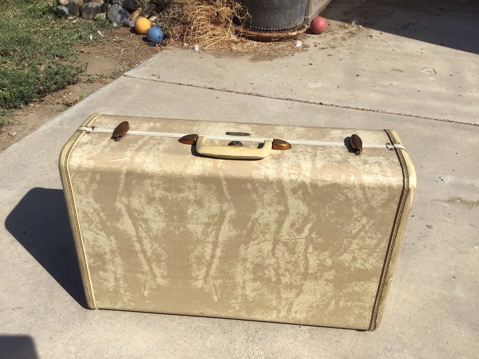 Vintage 1950’s Samsonite Shwayder Brothers Marble Cream Suitcase Luggage