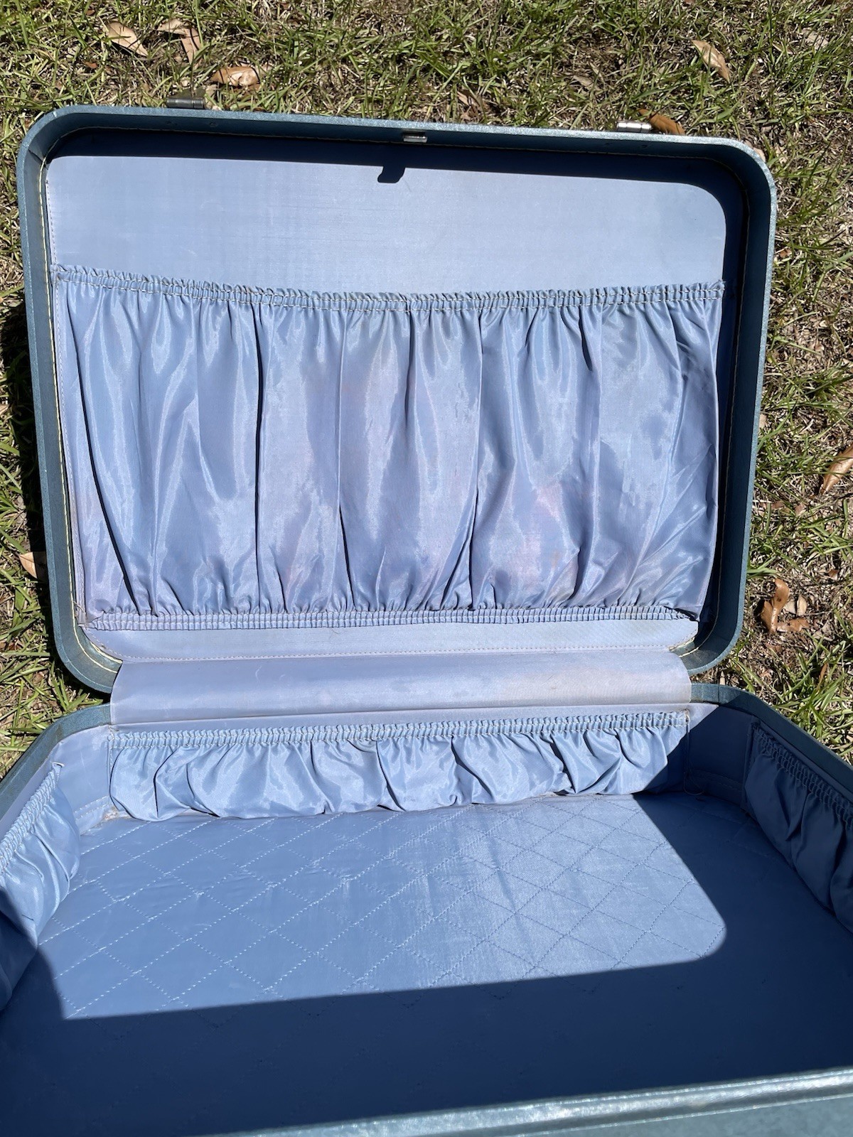 Vintage 1960s Monarch Luggage Blue Hard Shell Suitcase NO KEY 21 x 16 x 5.5”