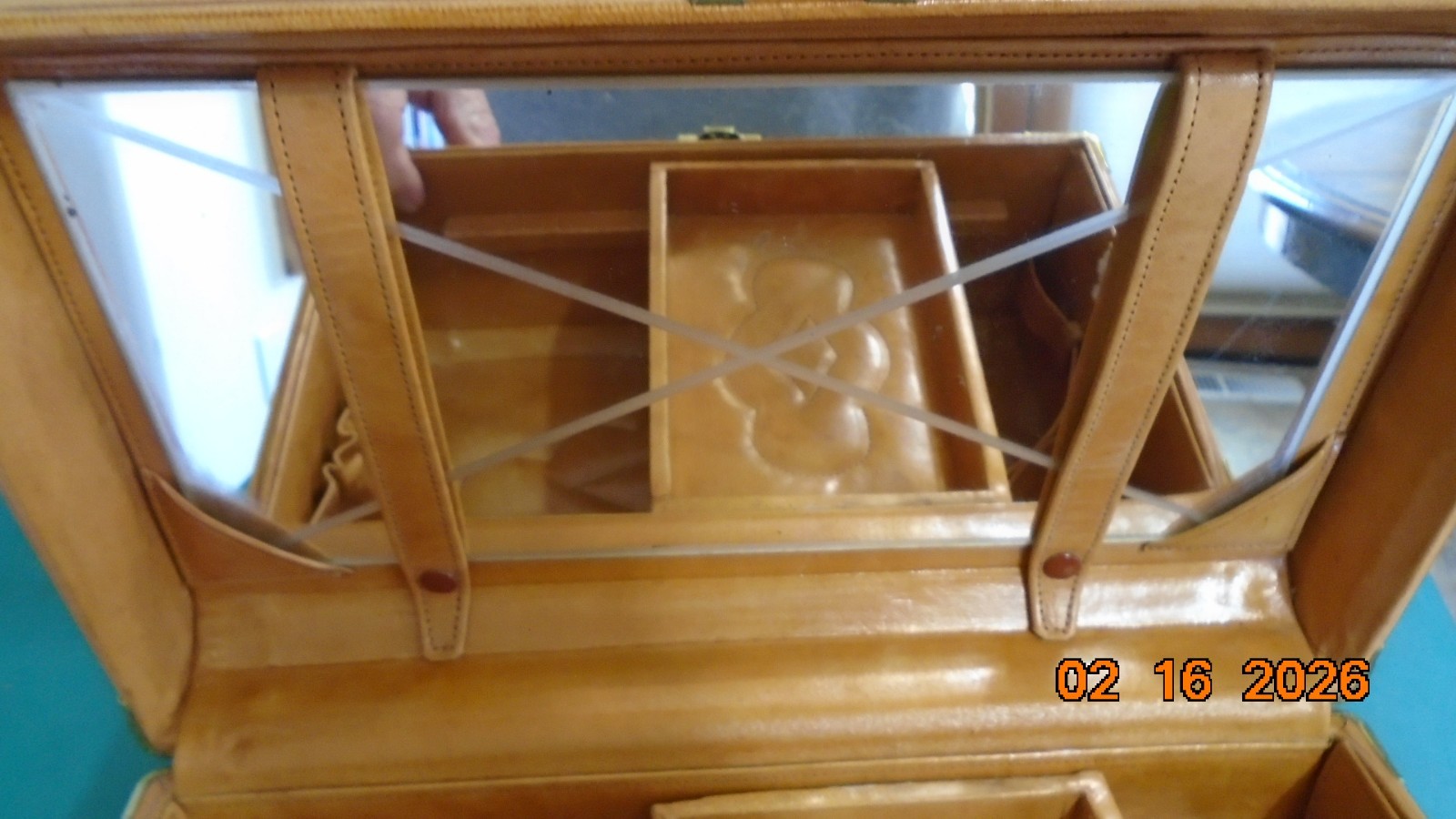 Vintage FLORES BAGS Genuine Hand Leather Tooled Traveling Case BEAUTIFUL !!